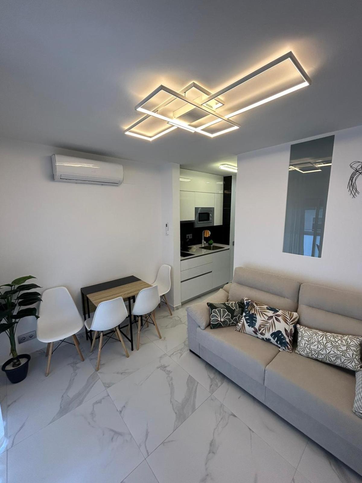 Apartamentos Cala Crancs 萨洛 外观 照片